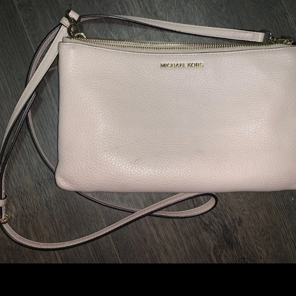 Michael Kors Handbags - Michael Kors Crossbody